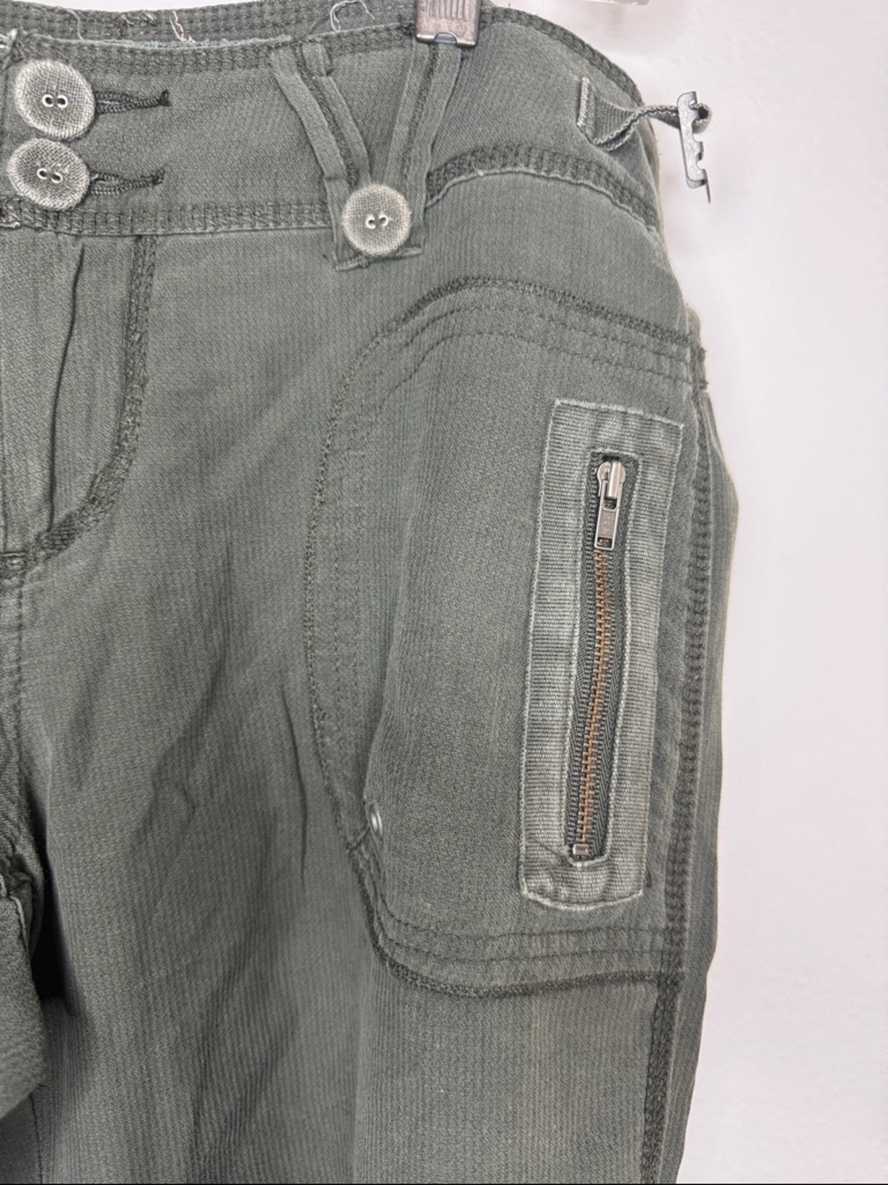 Da-Nang Olive Green Women's Cargo Shorts - Picture 2 of 7
